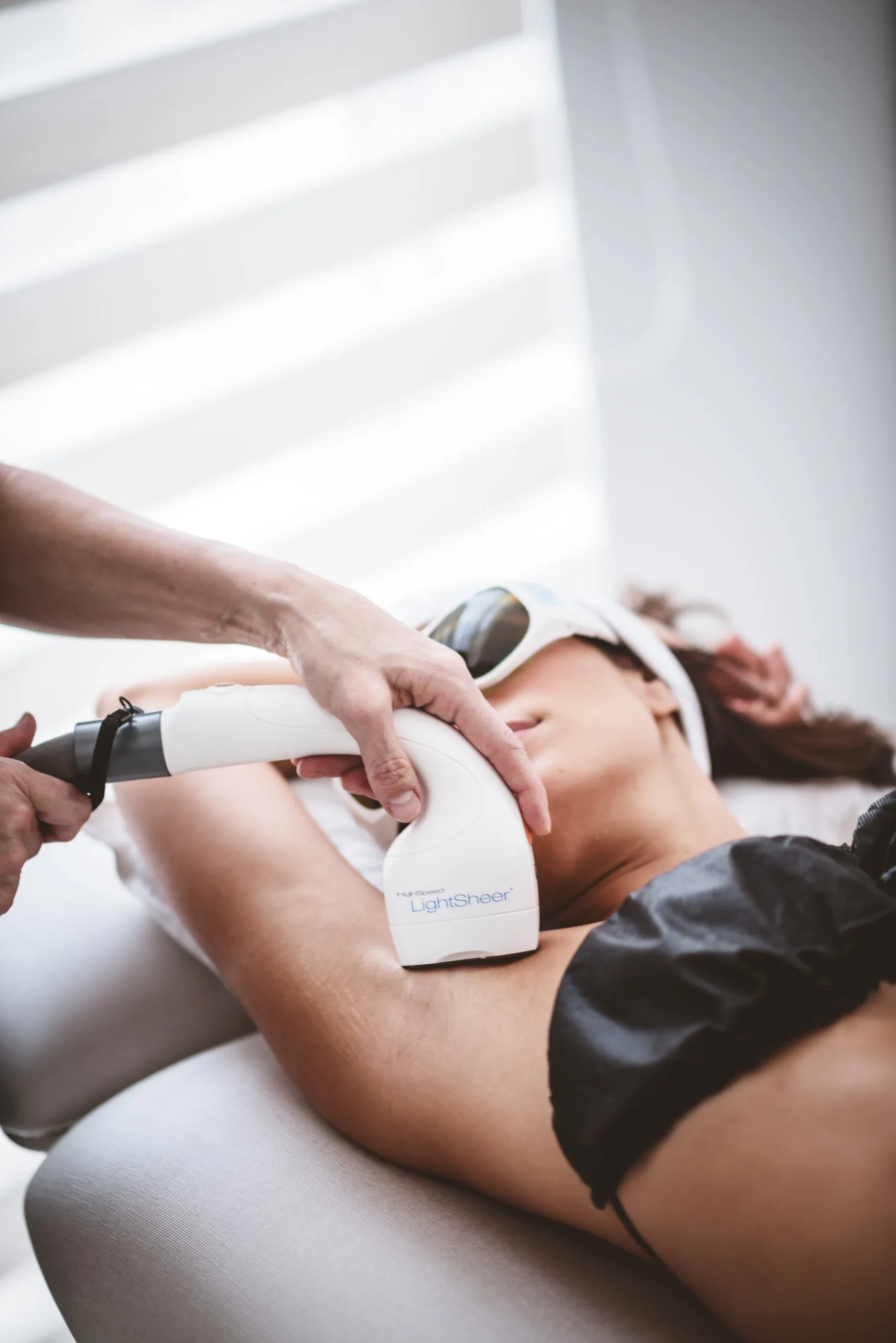 Body treatment protocol with advanced medical device at Total Definer Beauty Longevity Clinic
