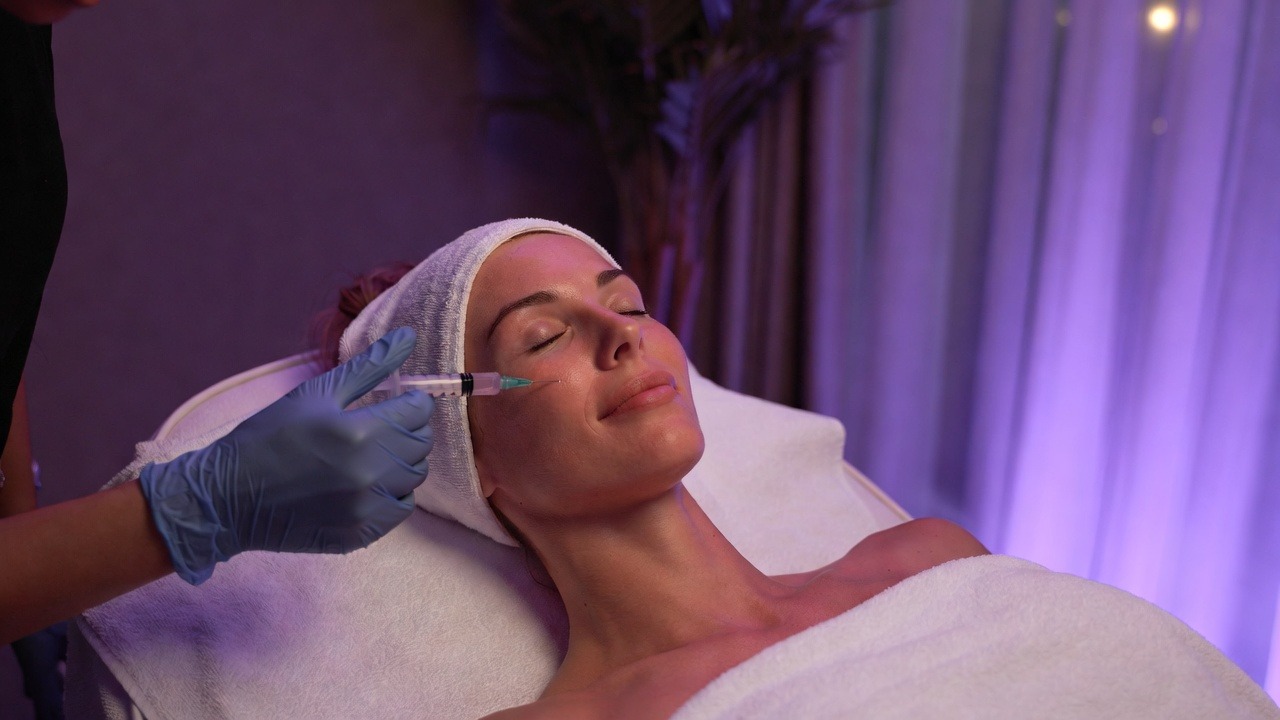 Sculptra and PDRN salmon DNA treatments for facial skin rejuvenation