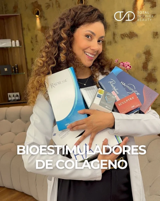 ¿Cuál es el mejor bioestimulador para ti?

Tu piel no necesita magia…
¡necesita ciencia que la entienda!

Hoy te revelamos la diferencia entre tres tratamientos que transforman tu rostro desde adentro:

SCULPTRA:
Colágeno silencioso. Rejuvenece sin inflar.
Ideal si quieres firmeza, sin que nadie note qué te hiciste.

RADIESSE:
Estructura y definición inmediata.
Perfecto para contorno mandibular, mentón y cuello.

HARMONYCA:
El híbrido elegante.
Volumen + colágeno en una sola sesión.
Tu aliado si buscas efecto lifting sin exagerar.

¿Cuál elegirías tú?
Déjalo en los comentarios o escríbenos para una valoración personalizada.
